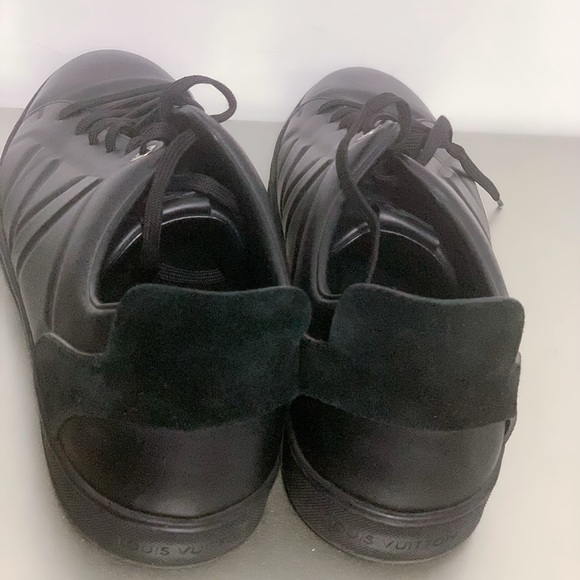 Louis Vuitton - Picture 2 of 3